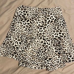 Elastic waist cheetah print skirt
